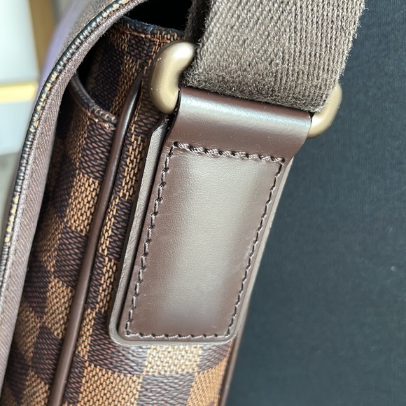 Louis Vuitton IMMACULATE and RARE Damier Ebene Crossbody Bag - Picture 3 of 14